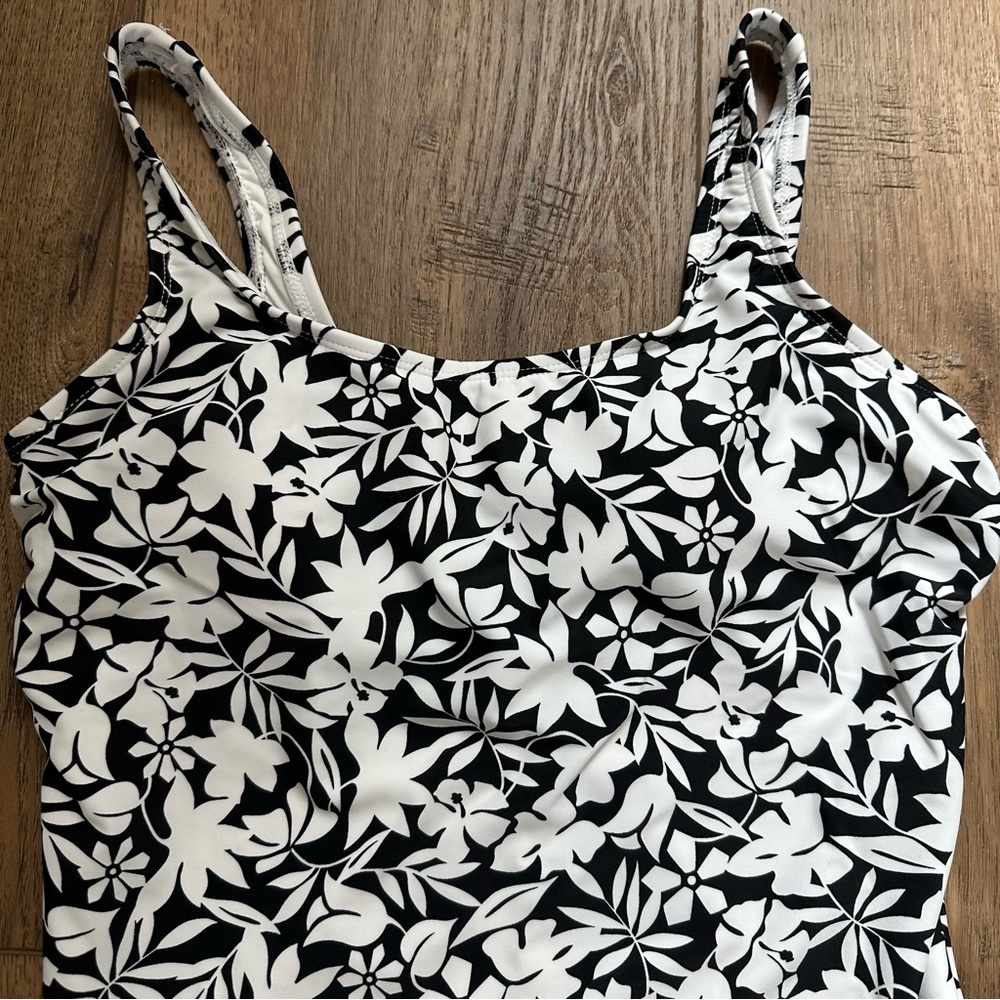 NWT! Land’s End Women’s Swimsuit, Scoop Neck, Floral, Black/White, Medium‎ - Picture 4 of 10